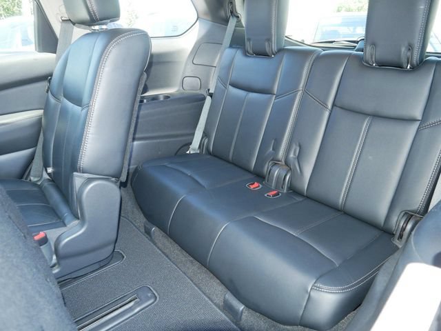 Used 2015 Nissan Pathfinder SL w/ Trailer Tow Package FWD image 18