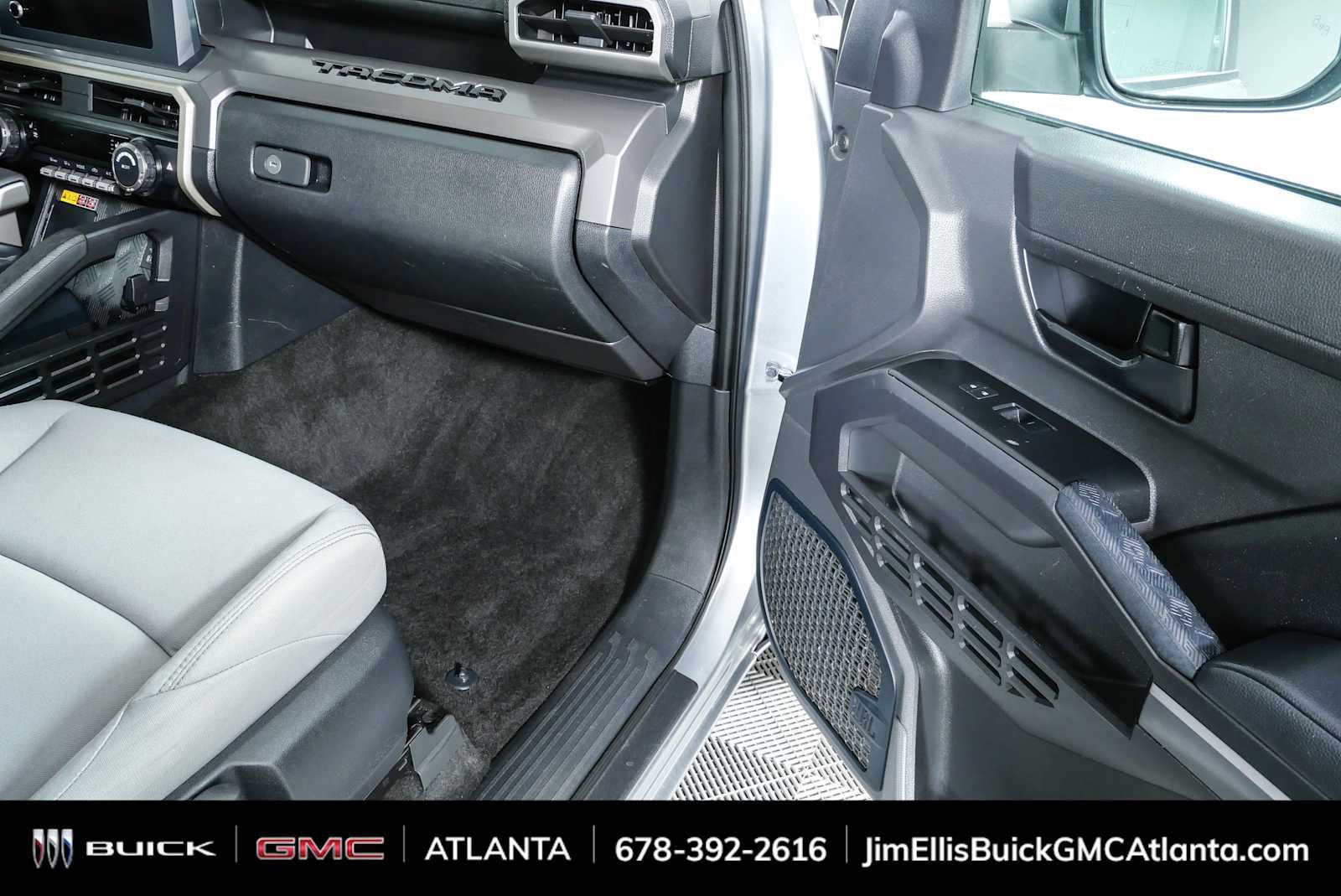 Used 2024 Toyota Tacoma SR5 AWD/4WD image 23