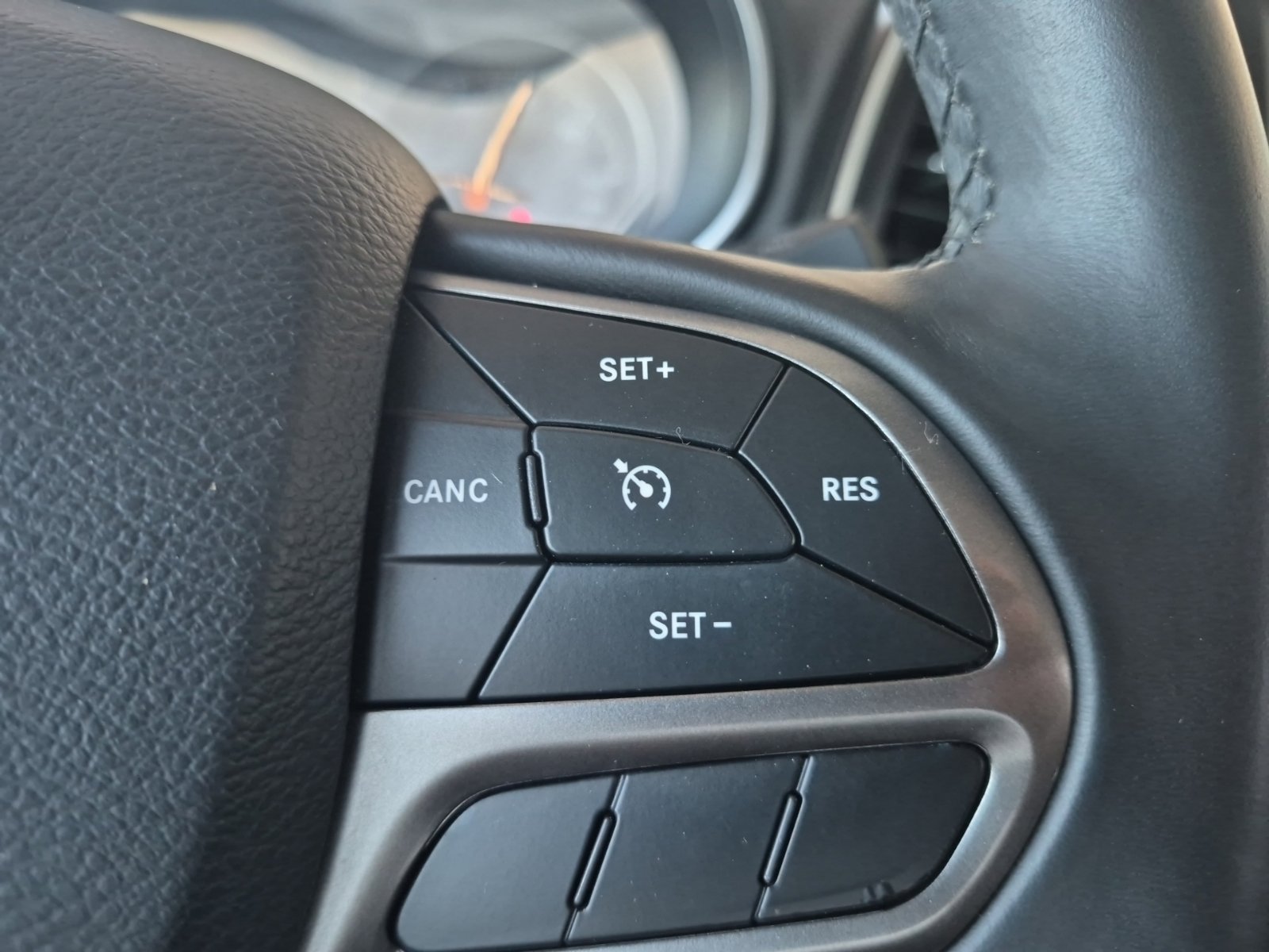 Used 2019 Jeep Cherokee Latitude Plus w/ Comfort/Convenience Group FWD image 13