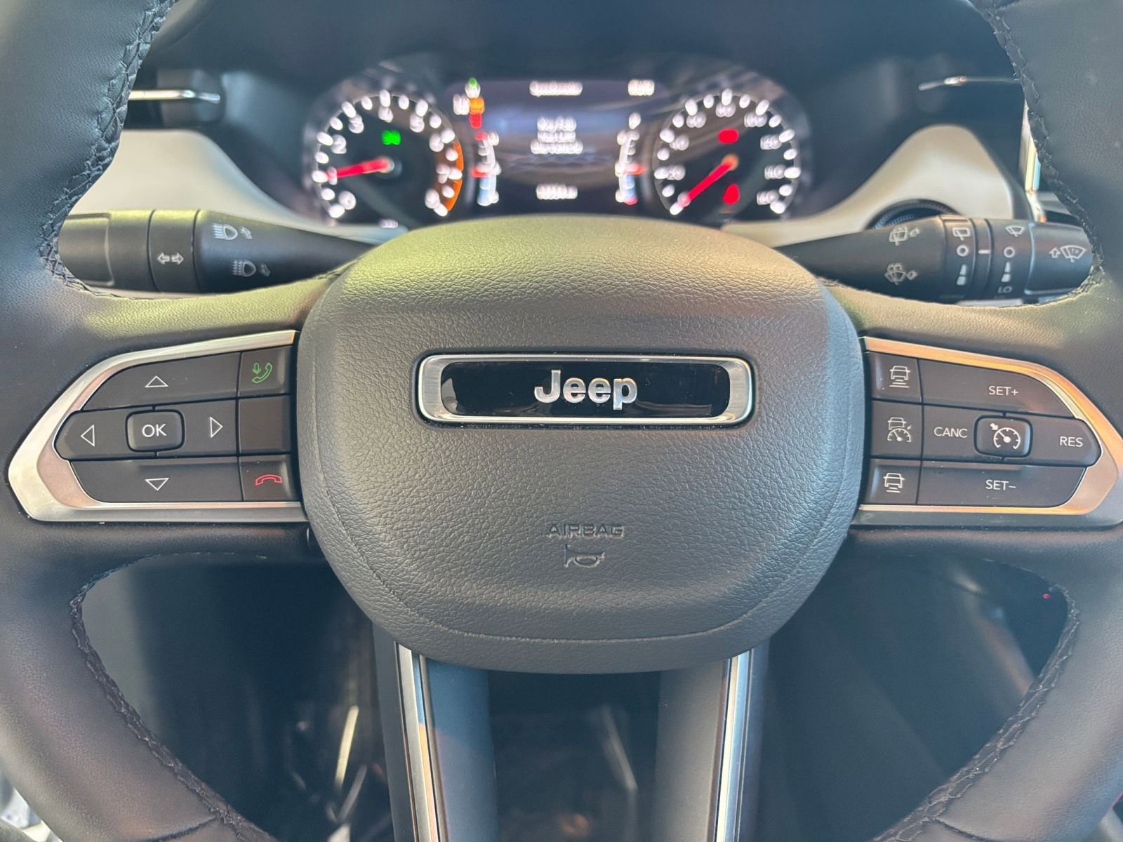 Used 2025 Jeep Compass Limited image 28