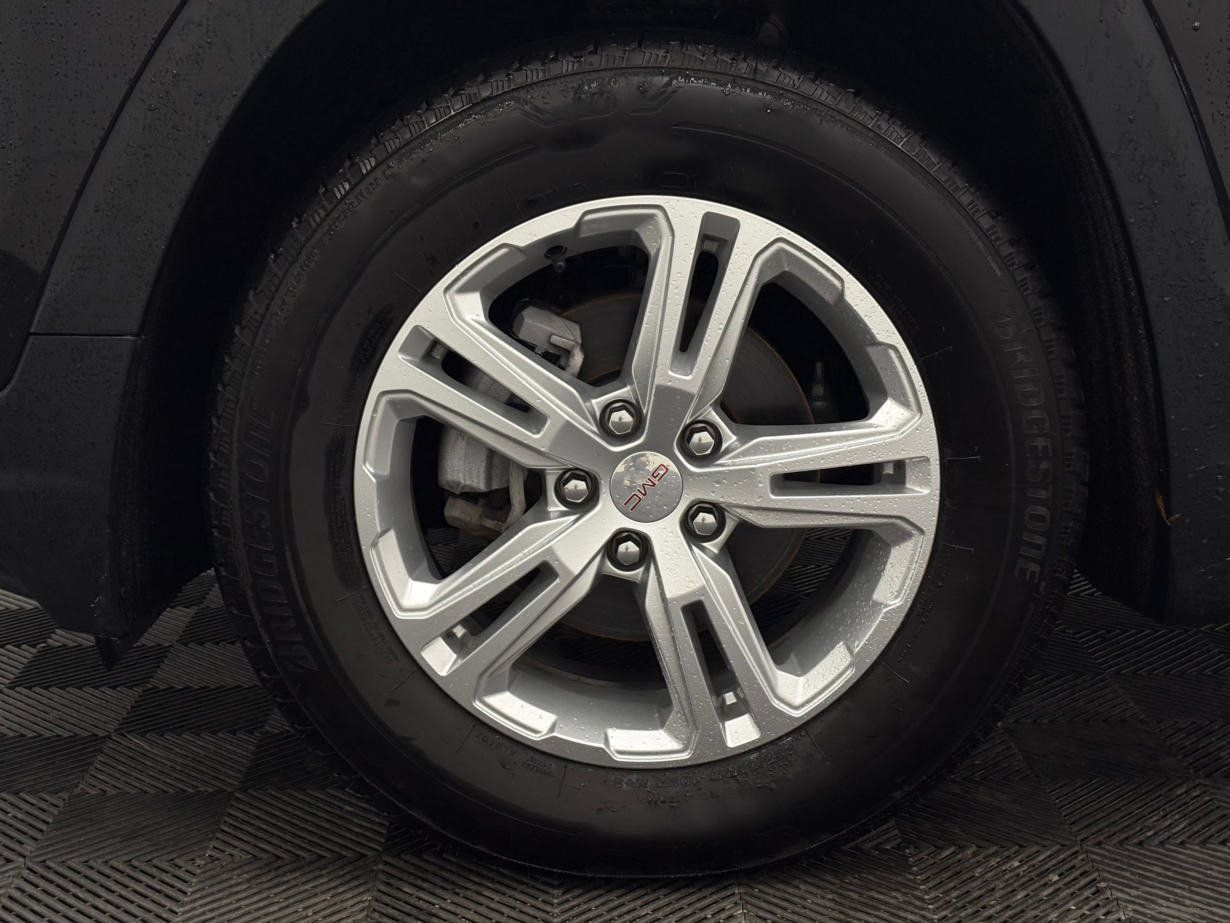 Used 2024 GMC Terrain SLE AWD/4WD image 12