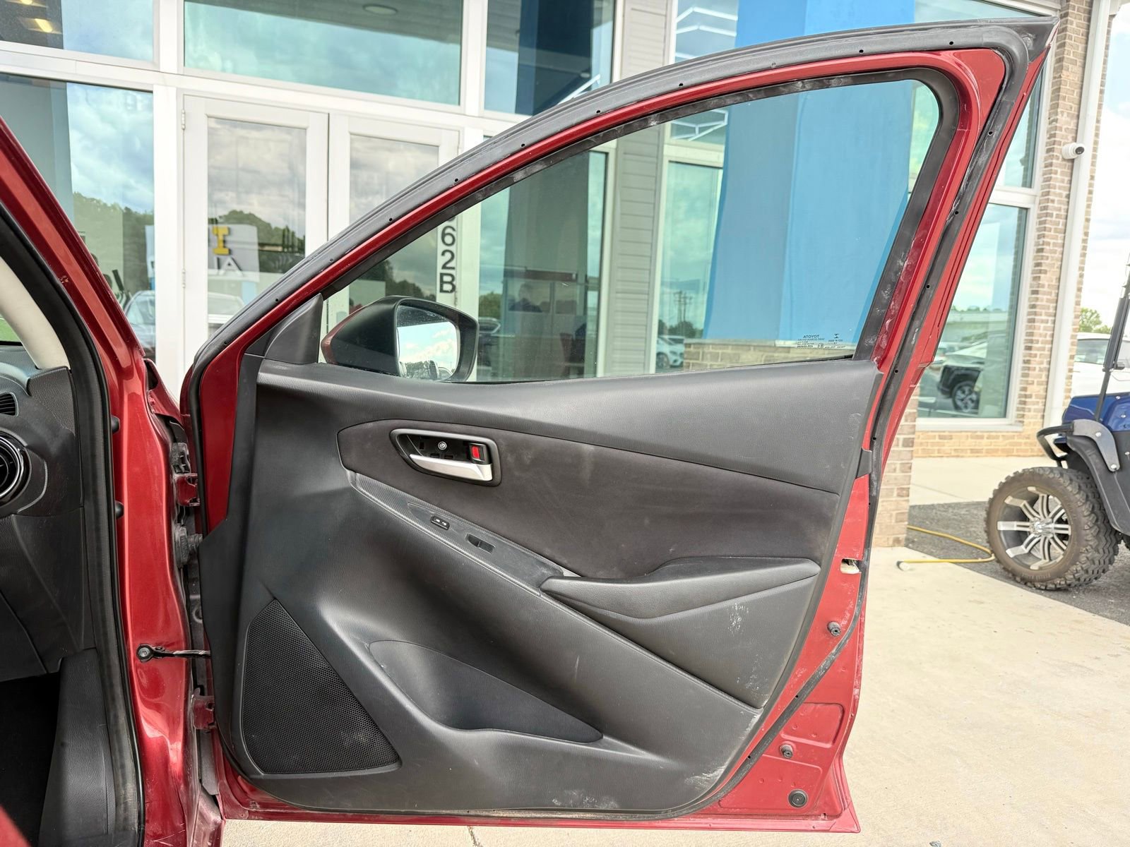 Used 2019 Toyota Yaris LE FWD image 21