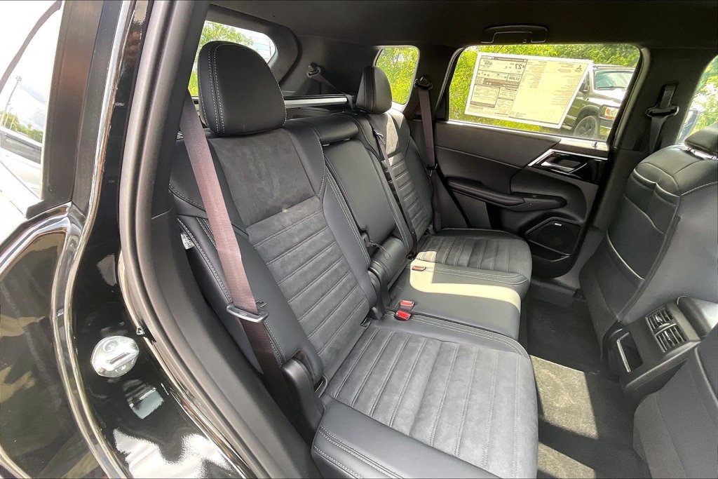 New 2026 Mitsubishi Outlander LE AWD/4WD image 9
