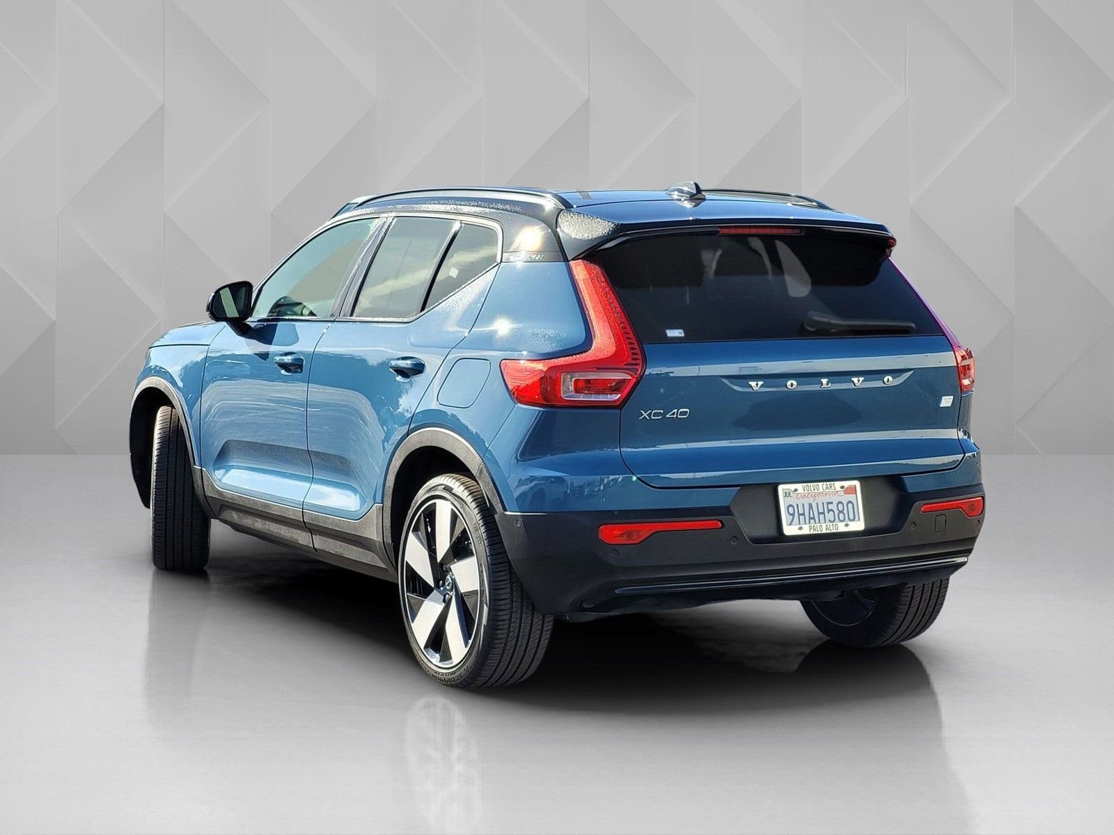 Certified 2023 Volvo XC40 Recharge Ultimate w/ Protection Package Premier image 4