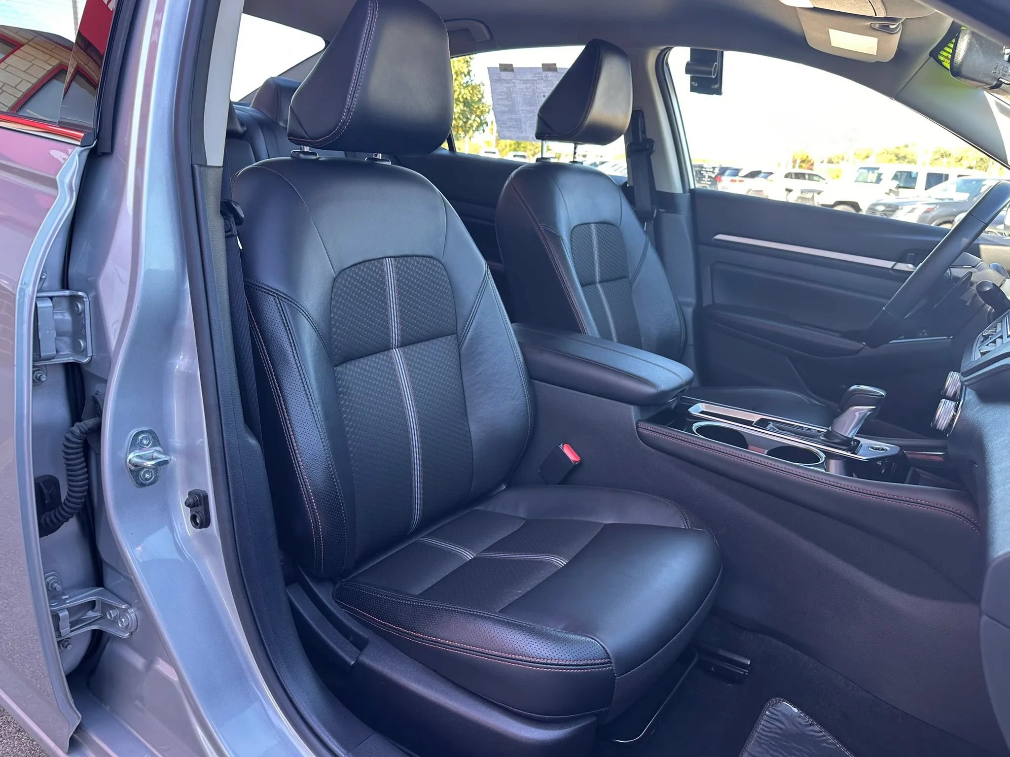Used 2025 Nissan Altima 2.5 SR FWD image 10