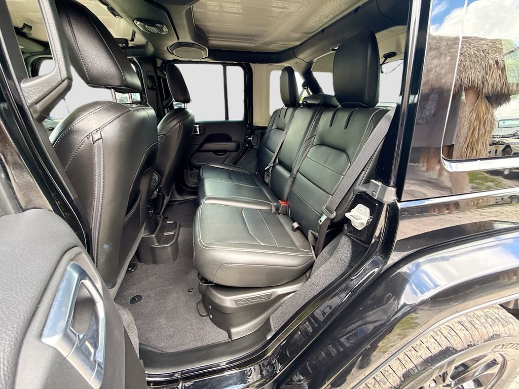 Used 2022 Jeep Wrangler Unlimited Sahara AWD/4WD image 27
