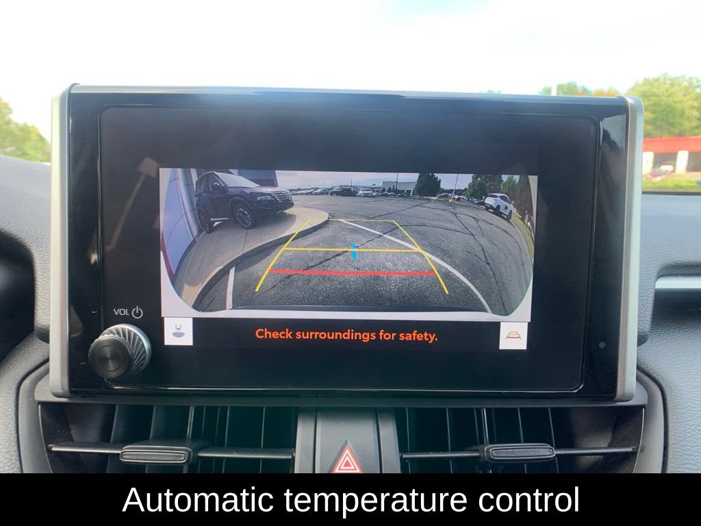 Used 2025 Toyota RAV4 XLE AWD/4WD image 20