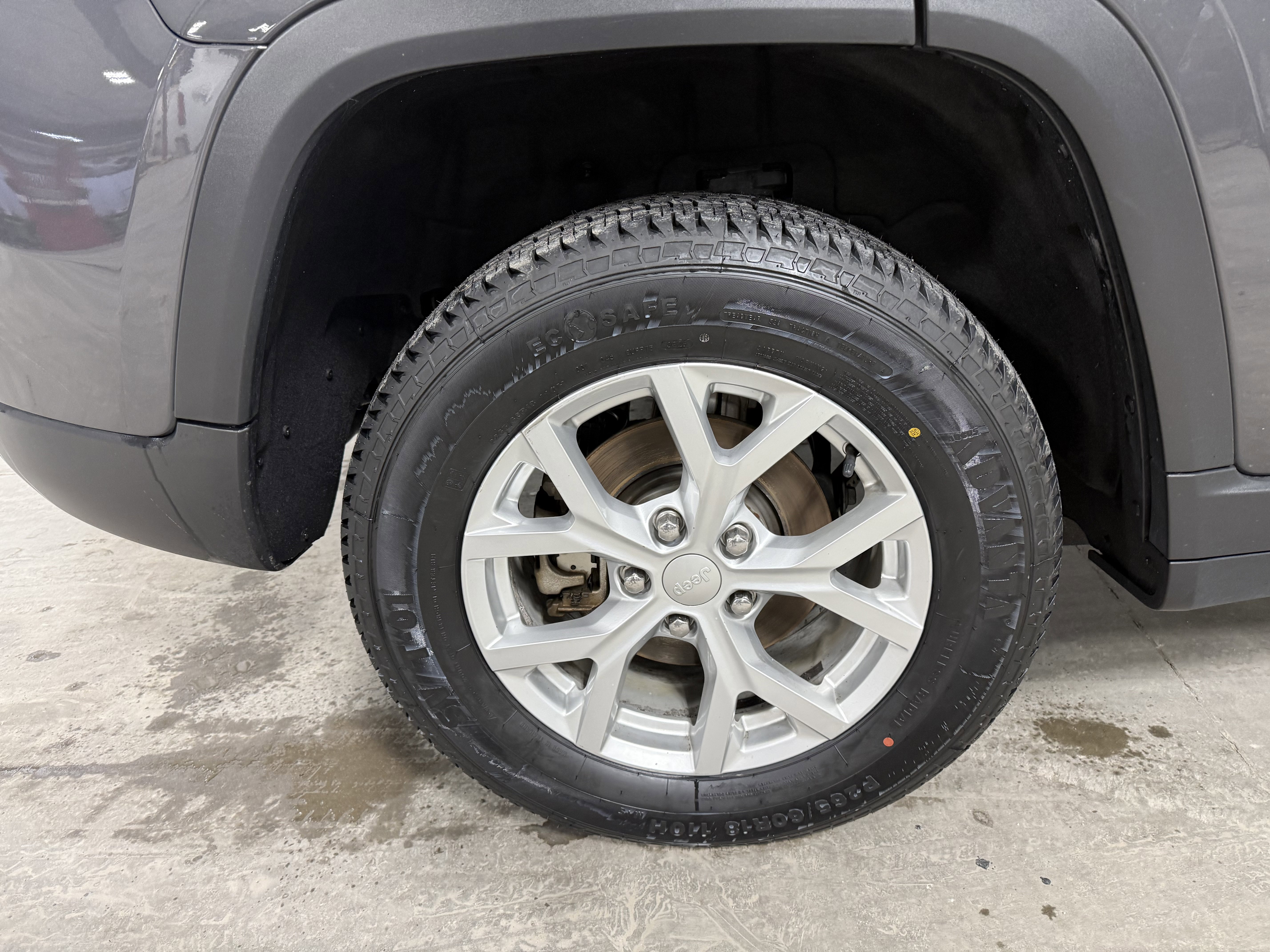 Used 2023 Jeep Grand Cherokee Limited w/ Luxury Tech Group II image 11