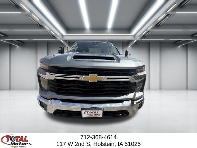 Used 2025 Chevrolet Silverado 2500 LT w/ Convenience Package AWD/4WD image 3