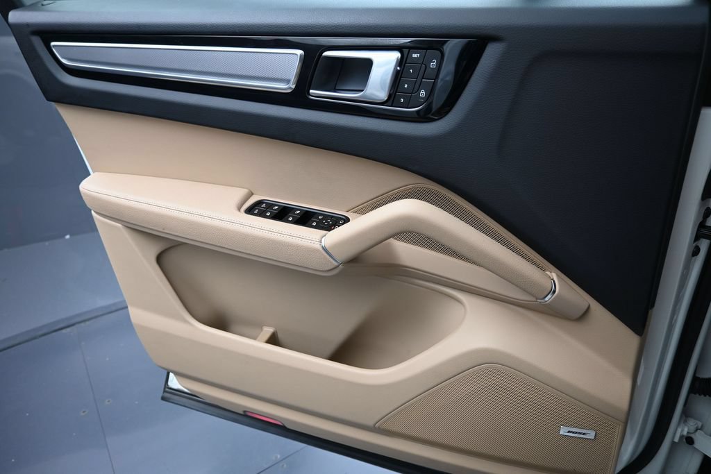 Certified 2023 Porsche Cayenne Platinum Edition AWD/4WD image 24