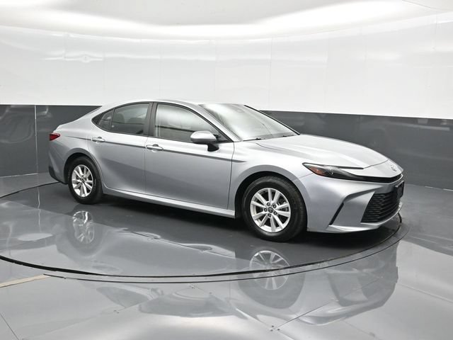 Used 2025 Toyota Camry LE FWD image 6