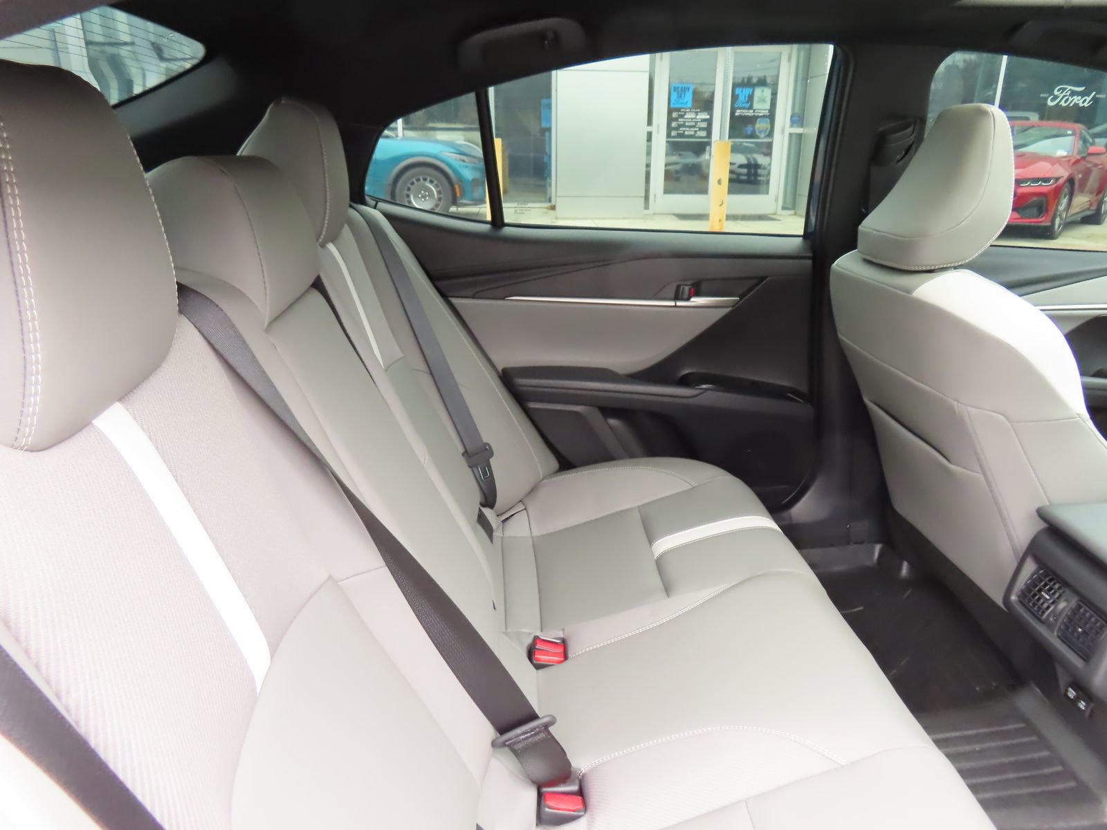 Used 2025 Toyota Camry SE w/ Multimedia Upgrade Package image 34