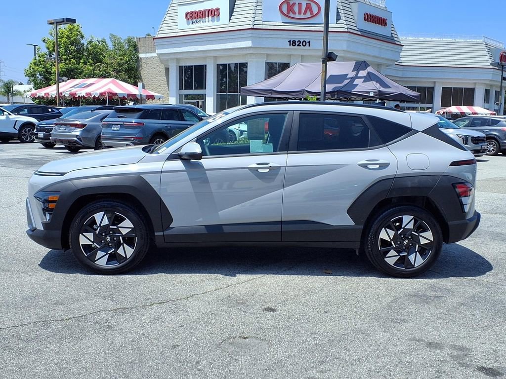 Used 2025 Hyundai Kona SEL FWD image 2