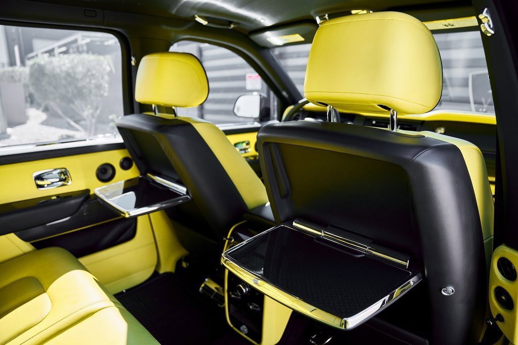 Used 2022 Rolls-Royce Cullinan Black Badge w/ Dark Exterior Package image 46