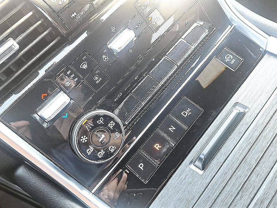 Used 2025 Nissan Armada SL AWD/4WD image 18