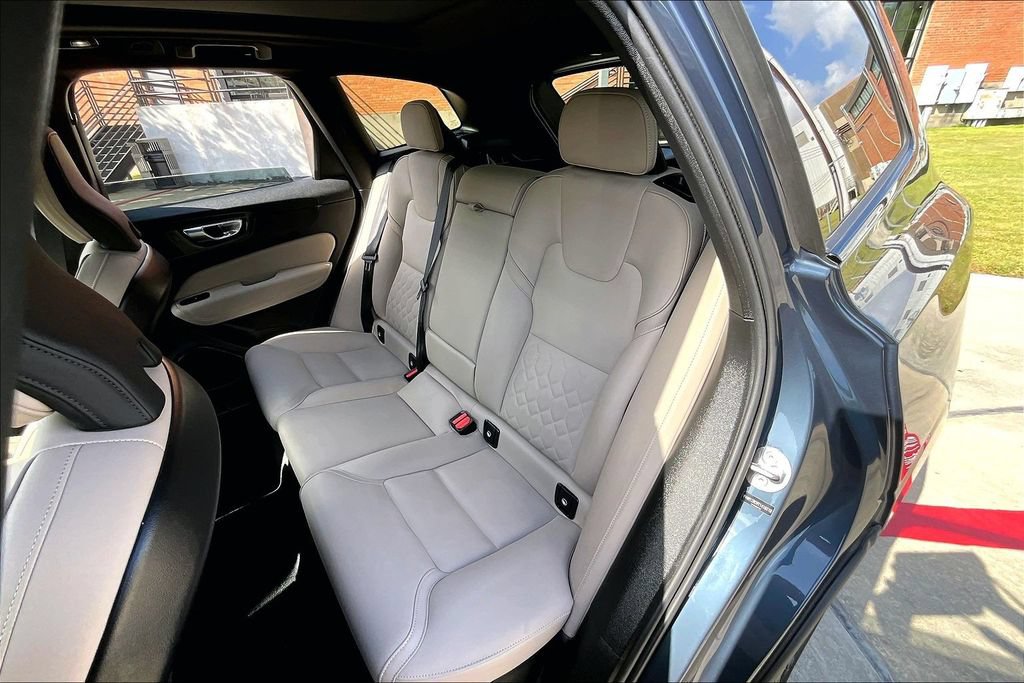 Used 2026 Volvo XC60 B5 Plus AWD/4WD image 35