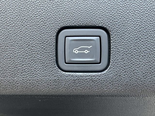 Certified 2025 Cadillac XT6 Luxury image 13