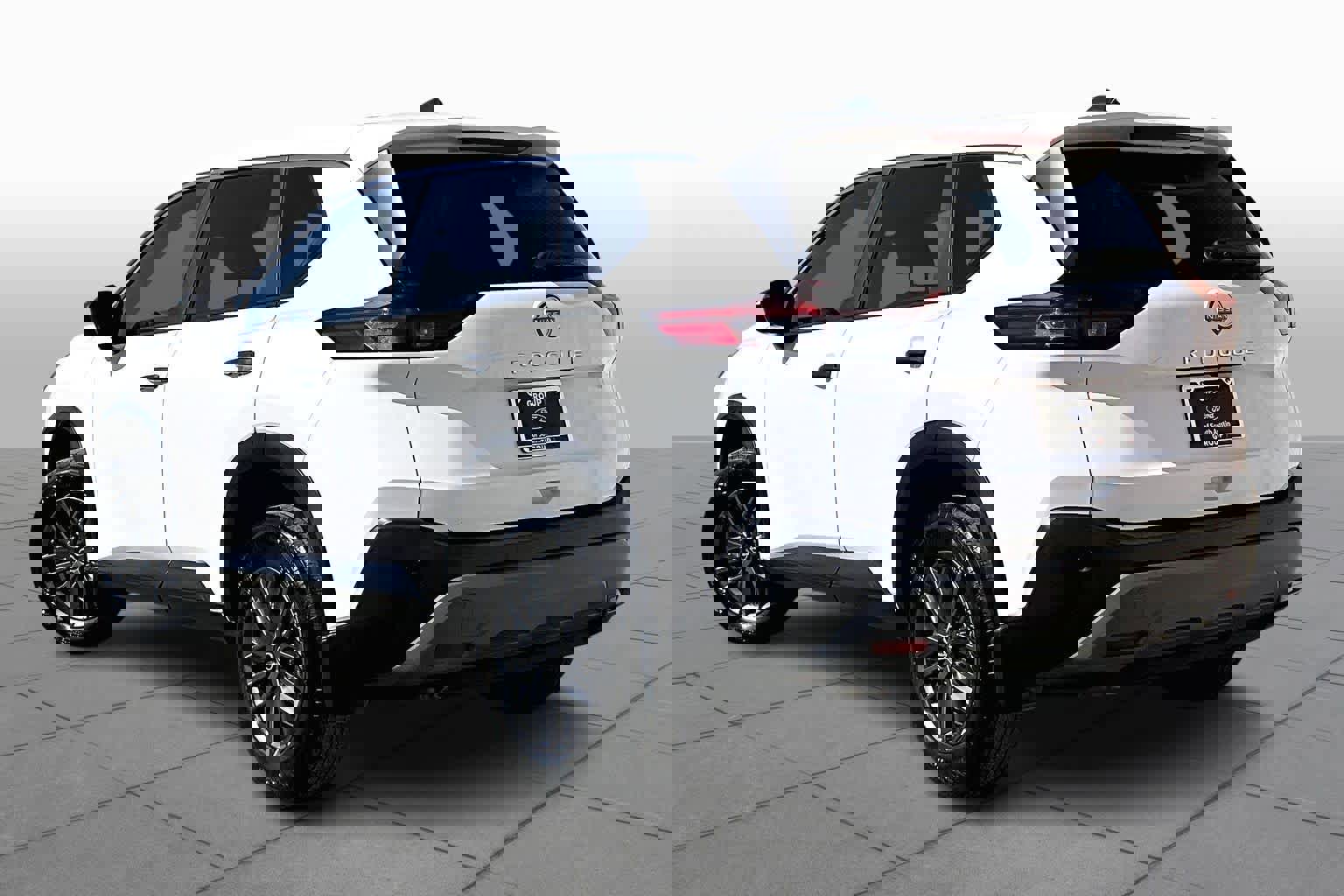 Used 2023 Nissan Rogue S image 12