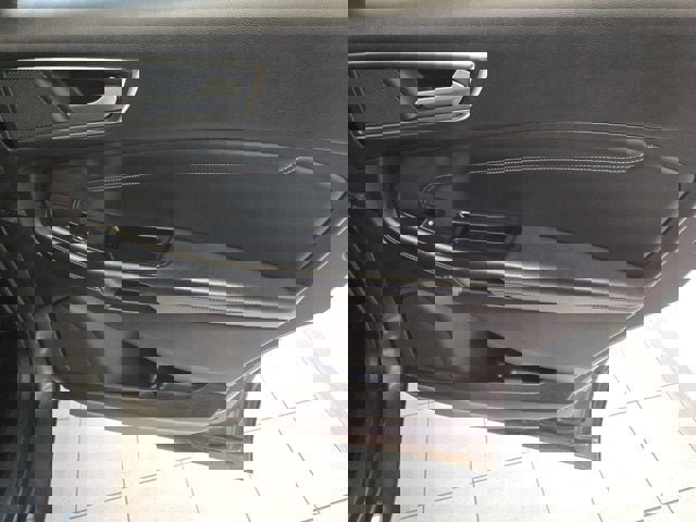 Used 2017 Ford Edge Titanium w/ Equipment Group 302A image 8