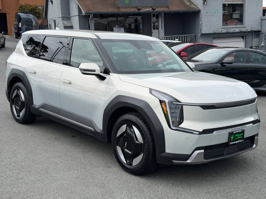 Used 2024 Kia EV9 Light Long Range image 3