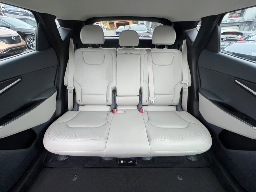 Used 2024 Kia EV6 Wind image 40