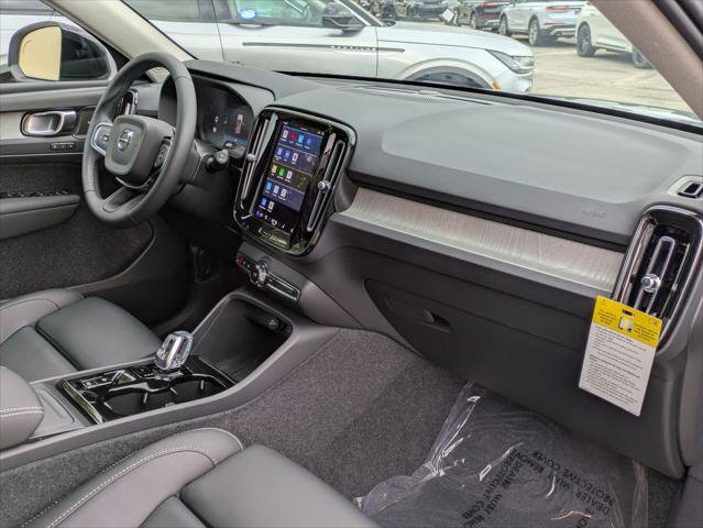 Used 2025 Volvo XC40 B5 Ultra w/ Climate Package image 23