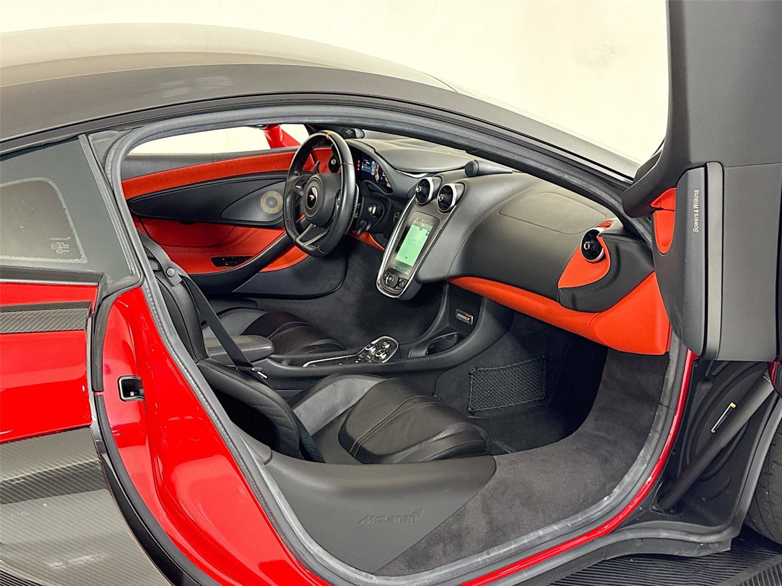 Used 2019 McLaren 600LT RWD image 25