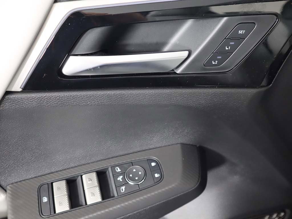 New 2025 Mitsubishi Outlander AWD image 40