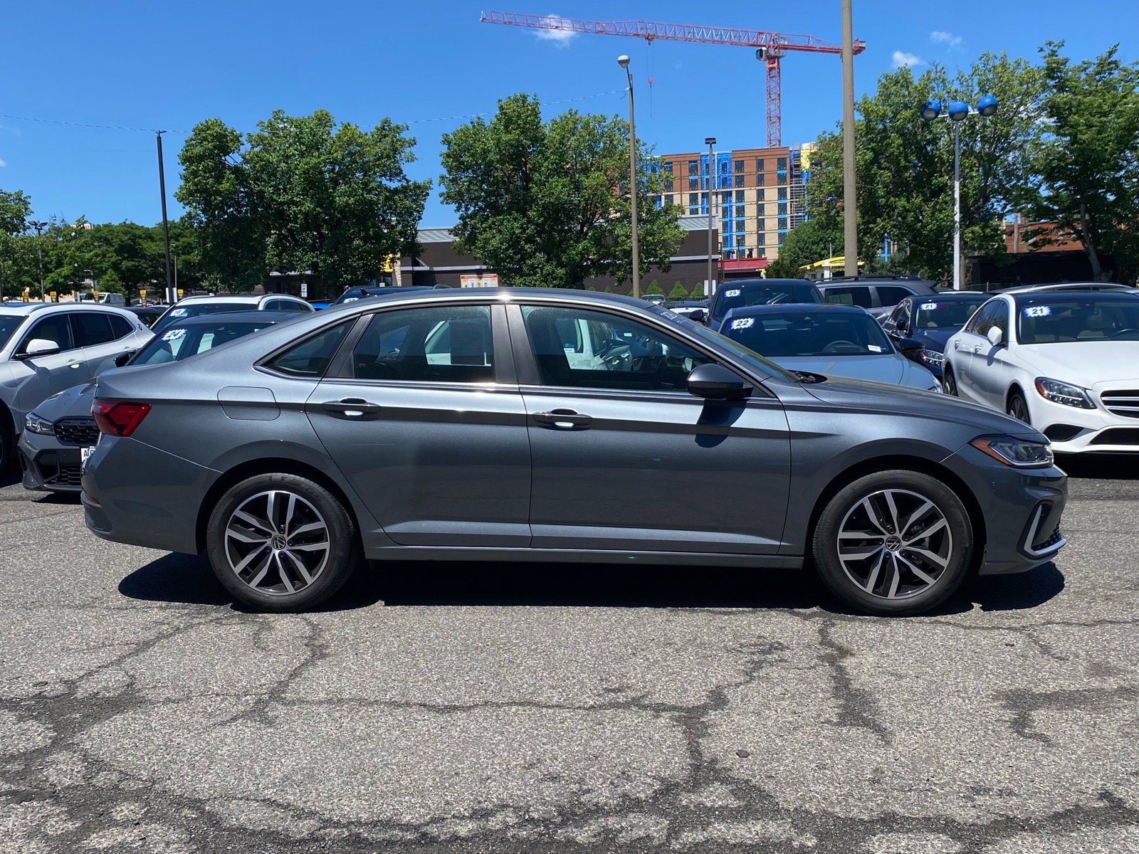 Certified 2025 Volkswagen Jetta SE FWD image 2