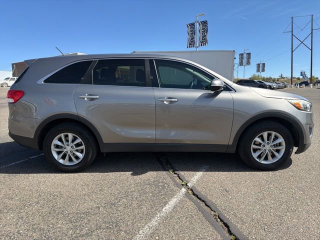 Used 2017 Kia Sorento L FWD image 2