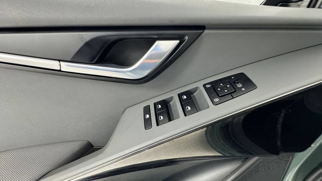 Used 2024 Kia Niro EX FWD image 19