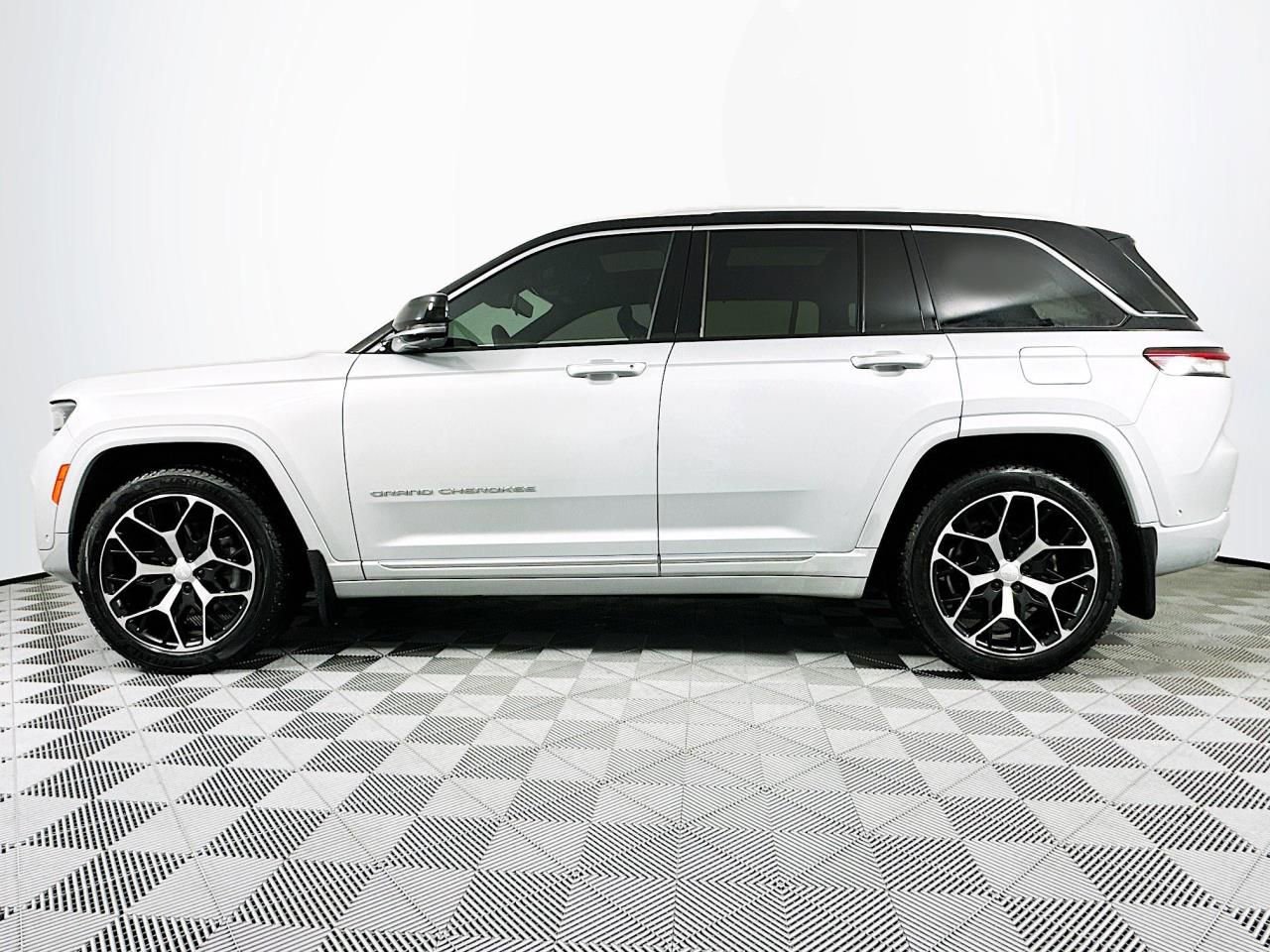 Used 2022 Jeep Grand Cherokee Summit image 24