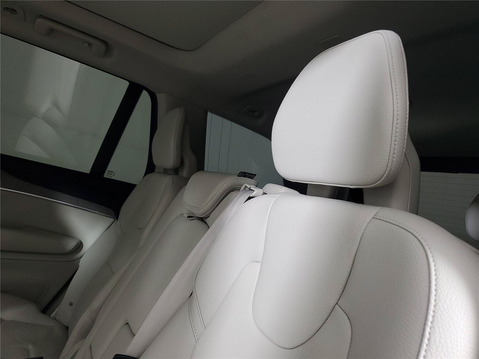 Certified 2025 Volvo XC90 T8 Core AWD/4WD image 13