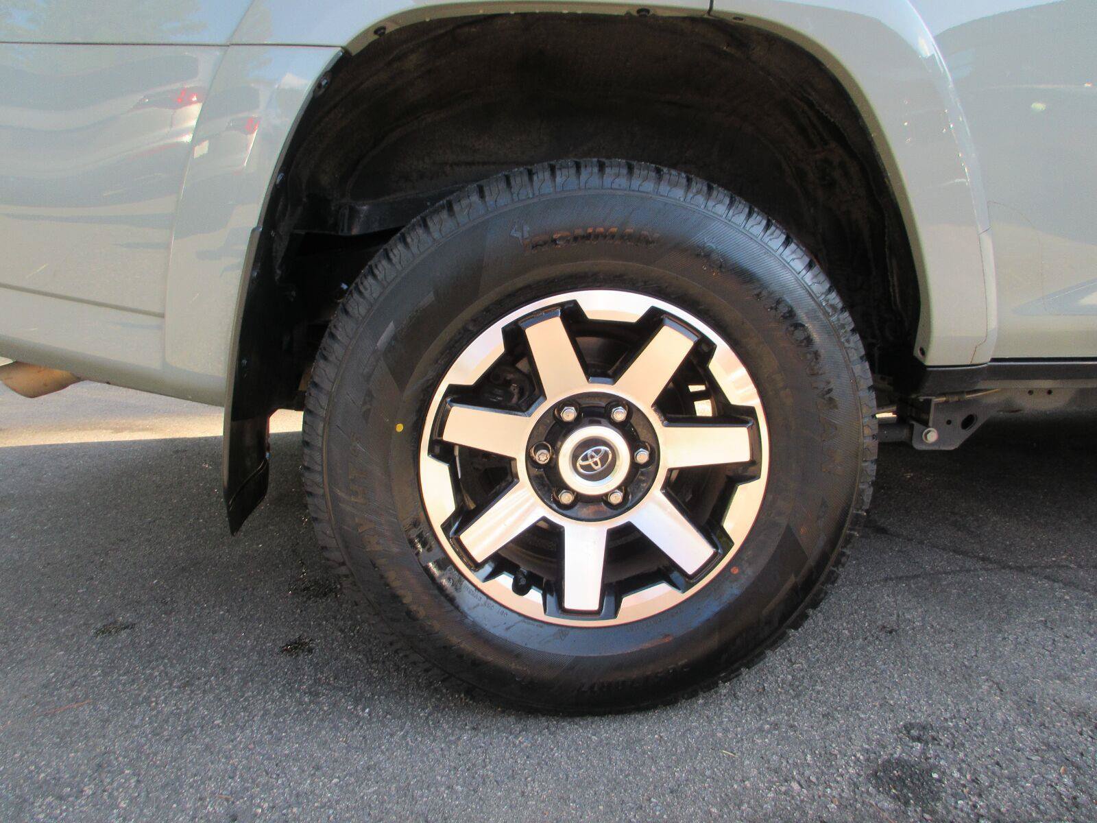 Used 2023 Toyota 4Runner TRD Off-Road Premium w/ Moonroof Package AWD/4WD image 25