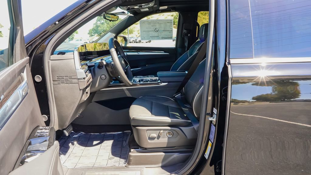 New 2026 Cadillac Escalade Luxury image 13
