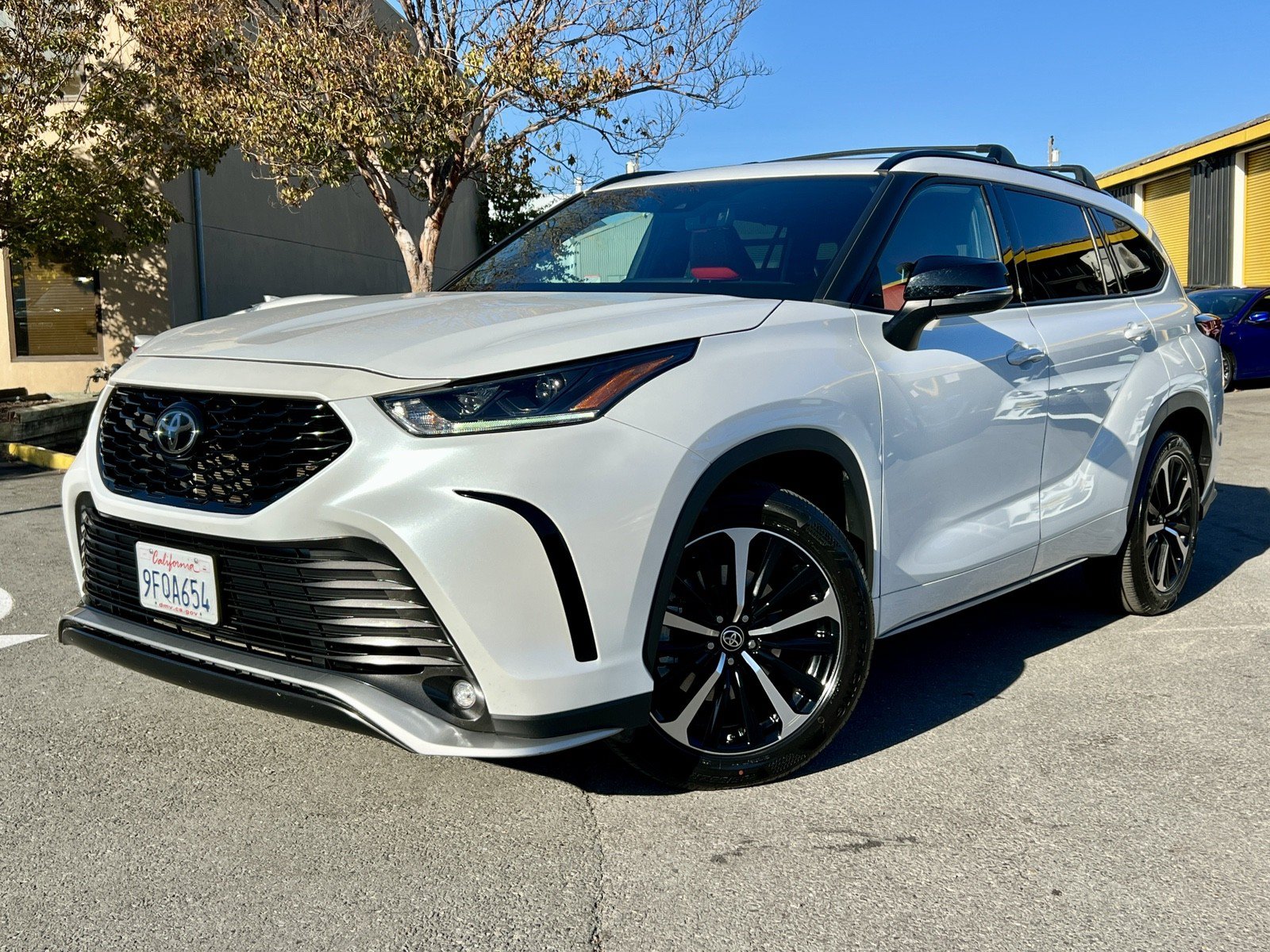 Used 2022 Toyota Highlander XSE FWD image 2