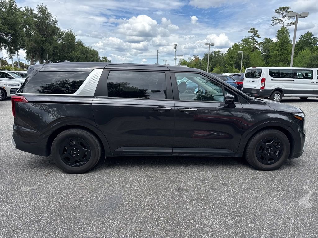 Used 2025 Kia Carnival image 7