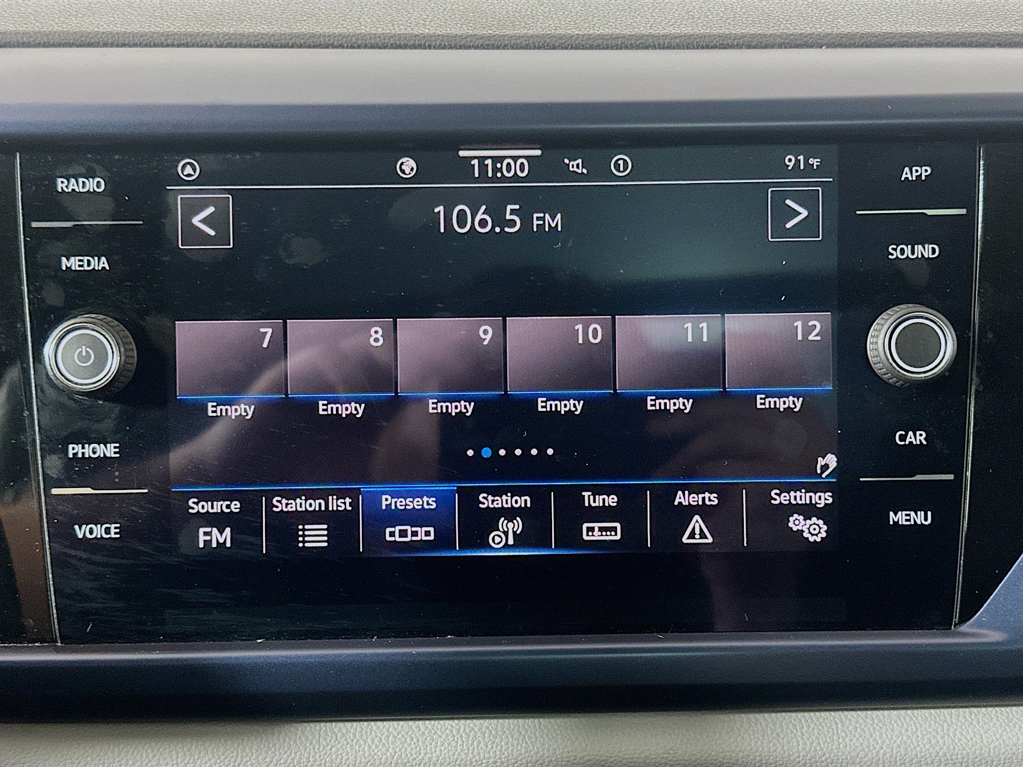 Used 2022 Volkswagen Taos SE w/ Panoramic Sunroof Package FWD image 21