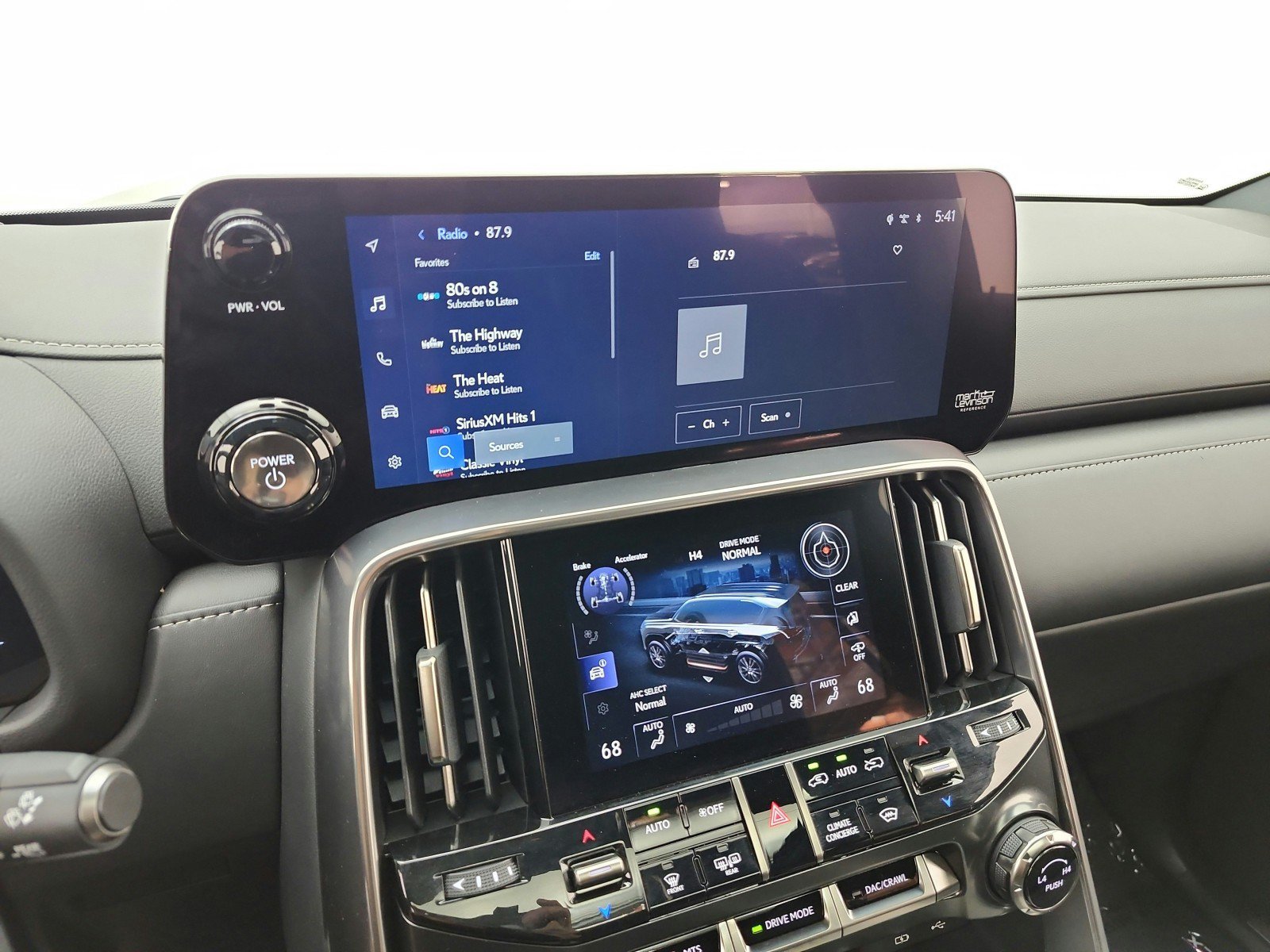 Used 2025 Lexus LX 700h F Sport AWD/4WD image 10