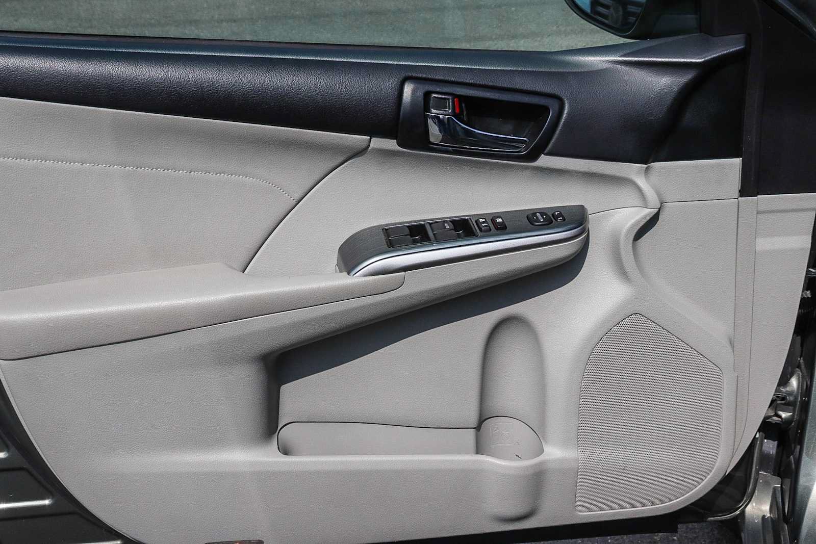 Used 2014 Toyota Camry XLE w/ Leather Package FWD image 32