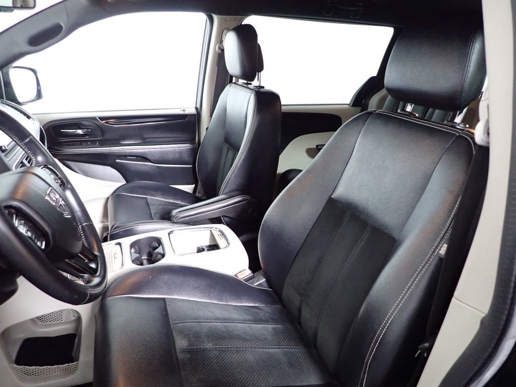 Used 2017 Dodge Grand Caravan SXT image 27