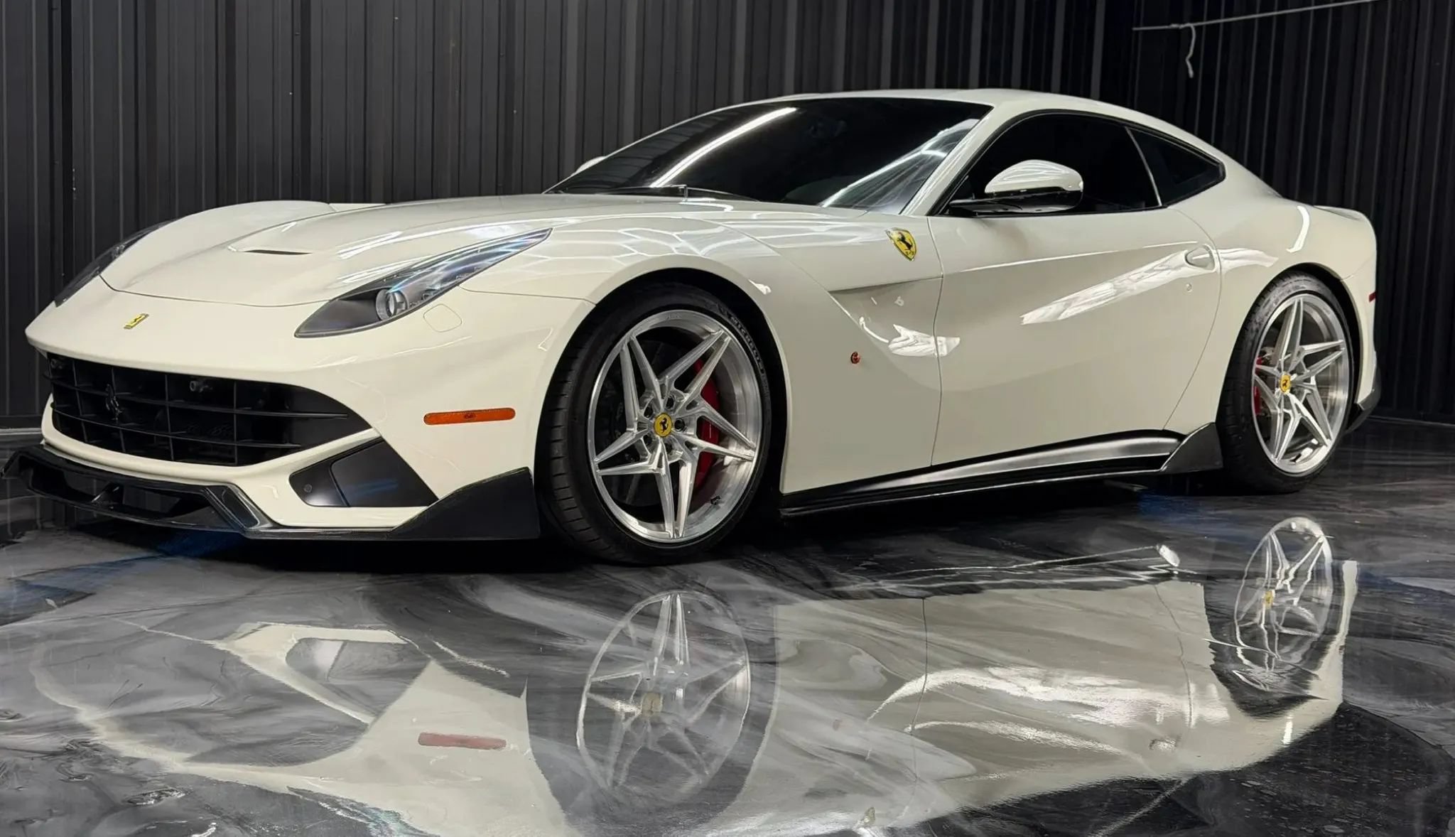 Used 2015 Ferrari F12 Berlinetta RWD image 10