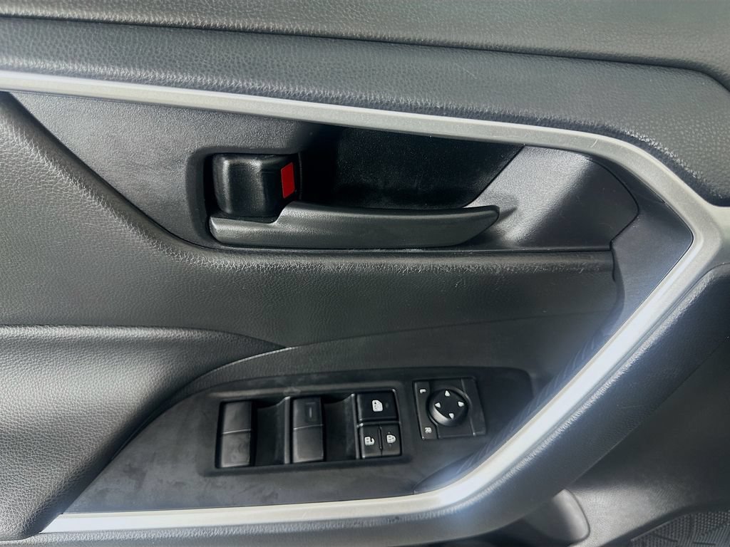 Certified 2025 Toyota RAV4 LE FWD image 23