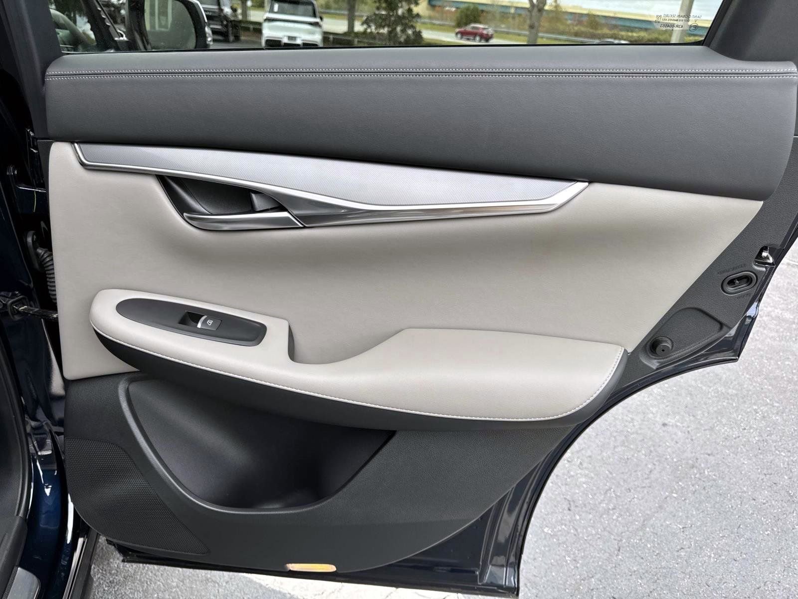 Certified 2025 INFINITI QX50 Luxe w/ Accent Package image 17