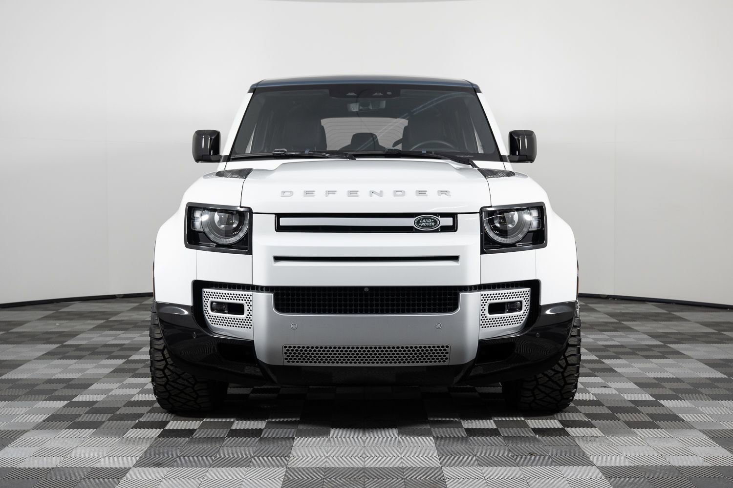 Used 2024 Land Rover Defender 110 SE image 10