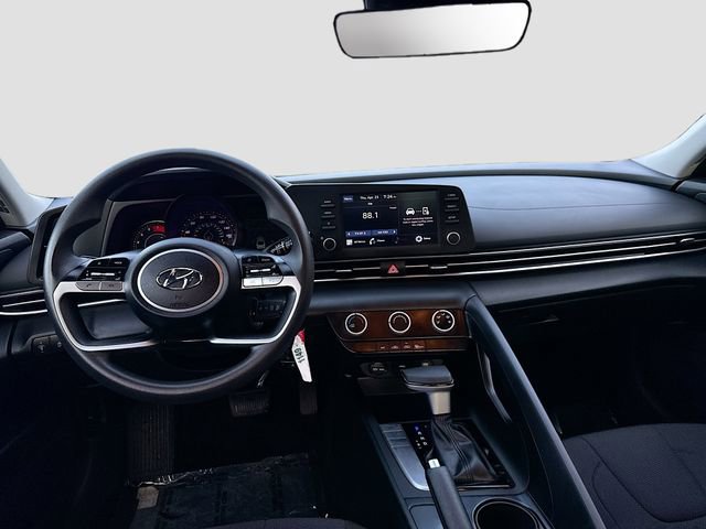 Used 2023 Hyundai Elantra SE FWD image 21