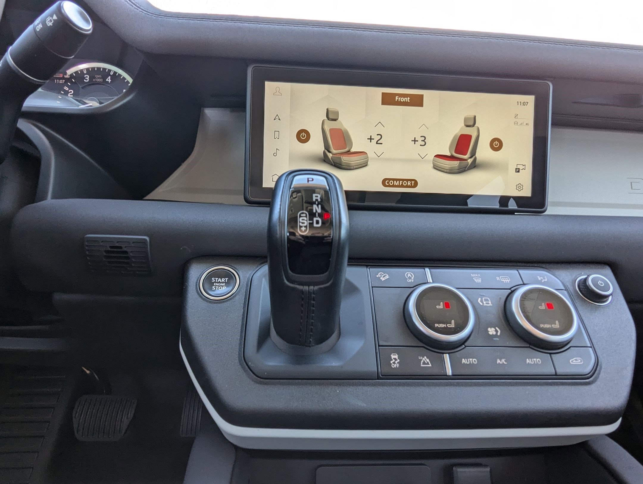 Used 2023 Land Rover Defender 110 image 29