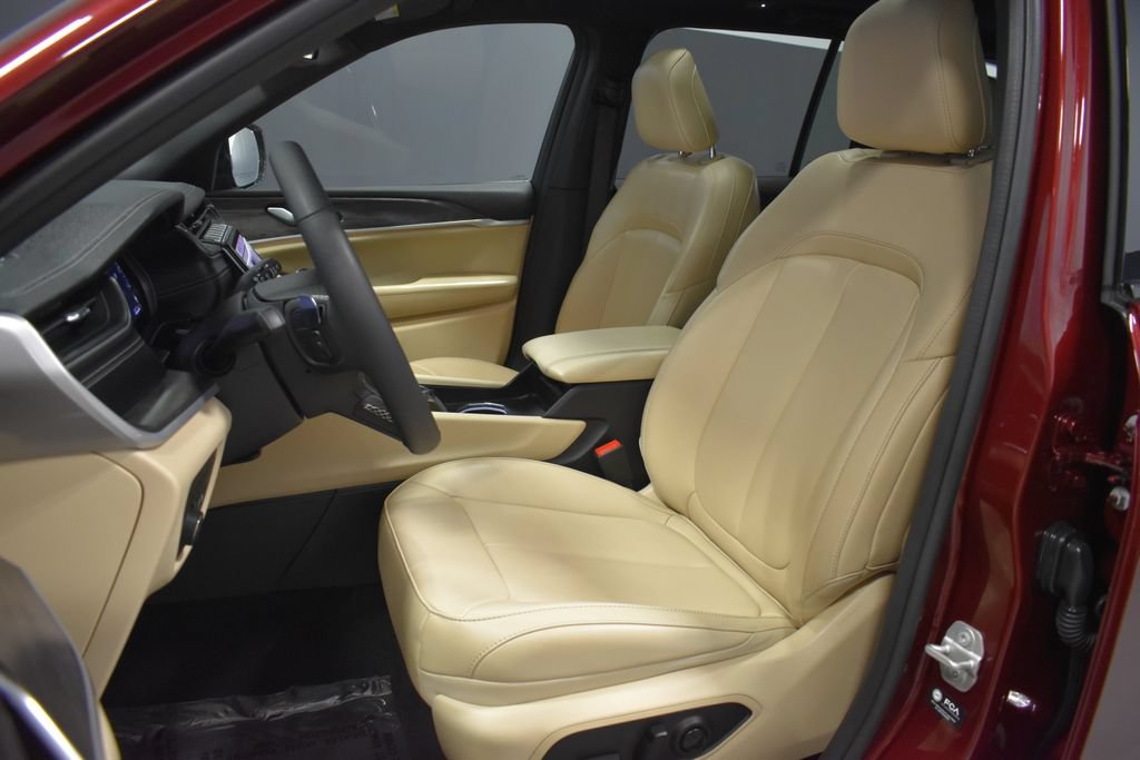 Used 2024 Jeep Grand Cherokee Limited RWD image 5