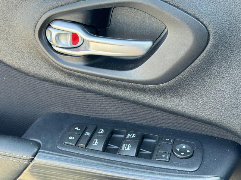 Used 2016 Jeep Cherokee Latitude image 22