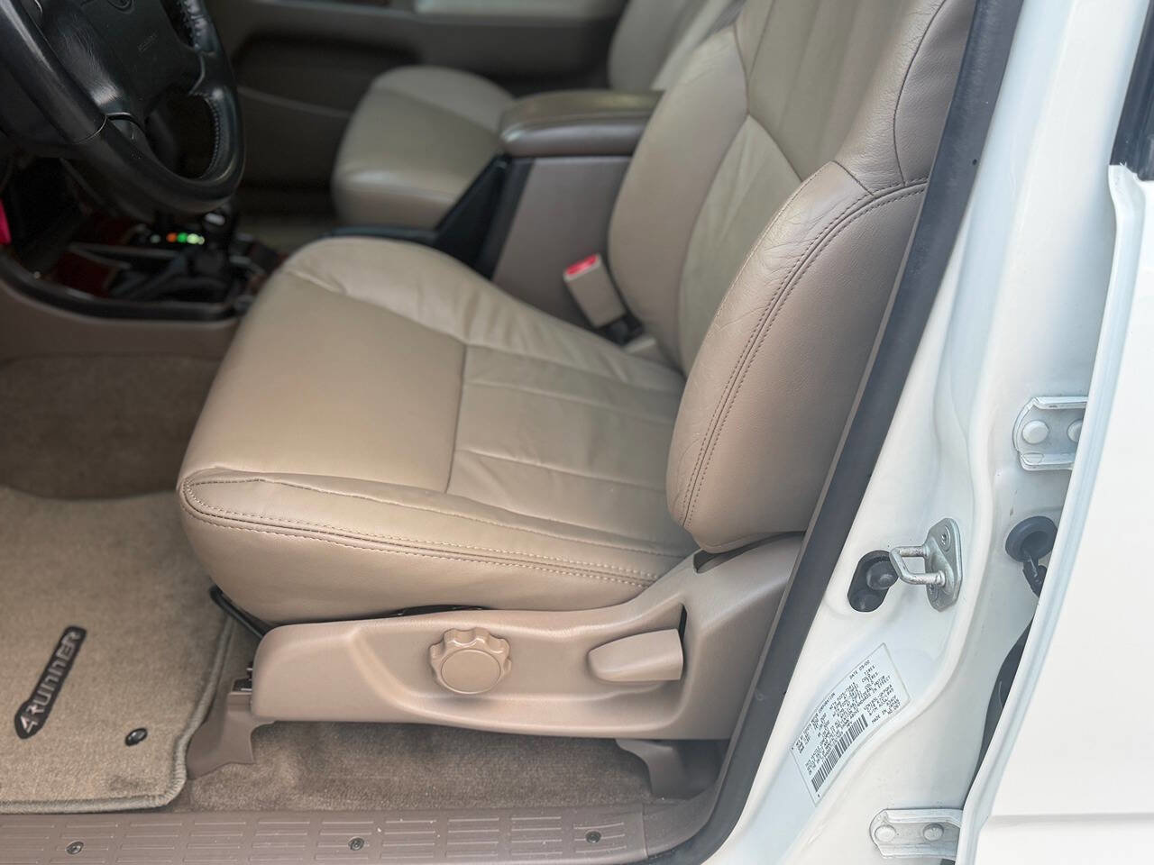 Used 2001 Toyota 4Runner SR5 image 4